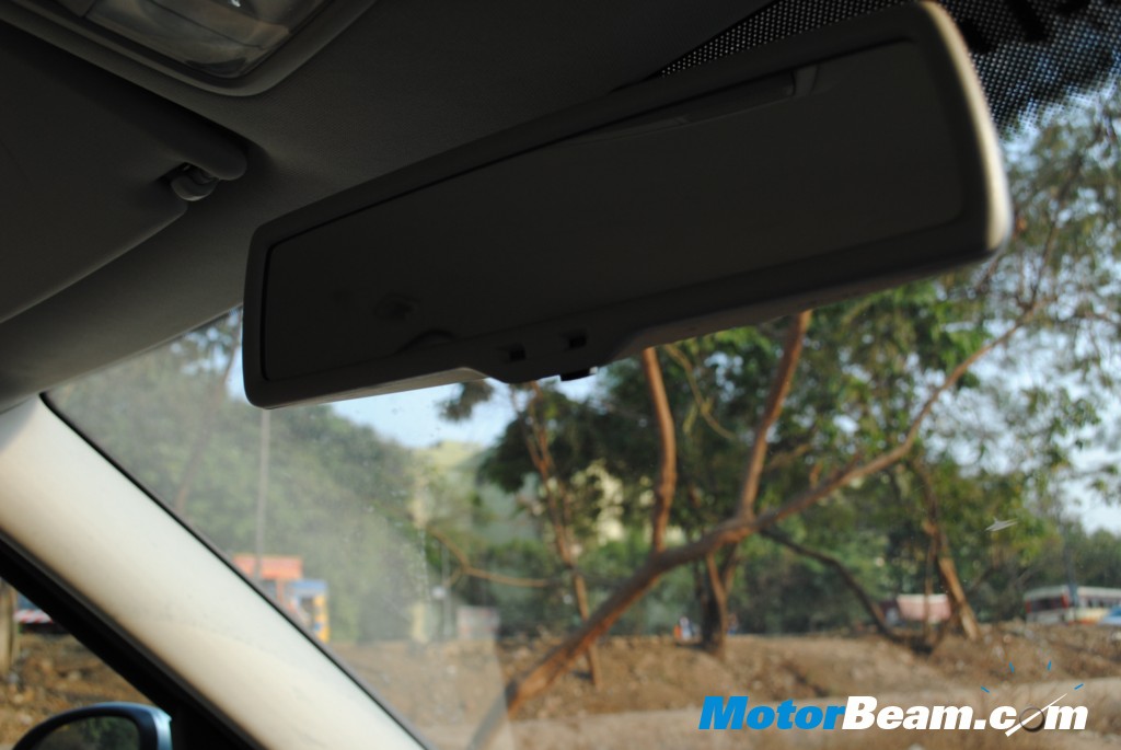 Skoda_Yeti_Inside_Mirror