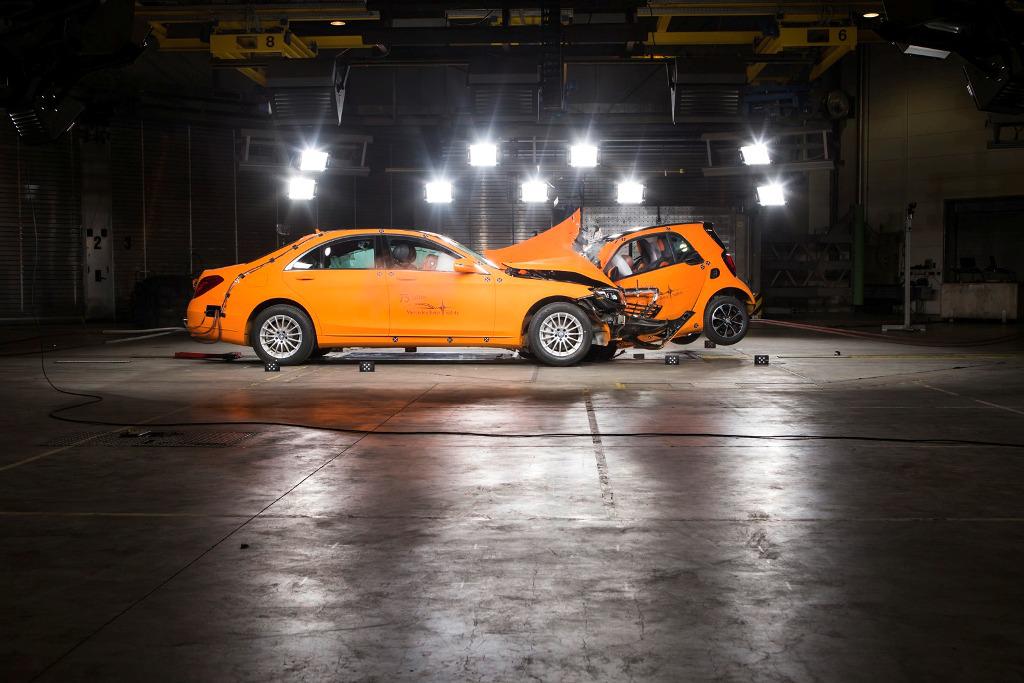Smart ForTwo Mercedes S-Class Crash Test