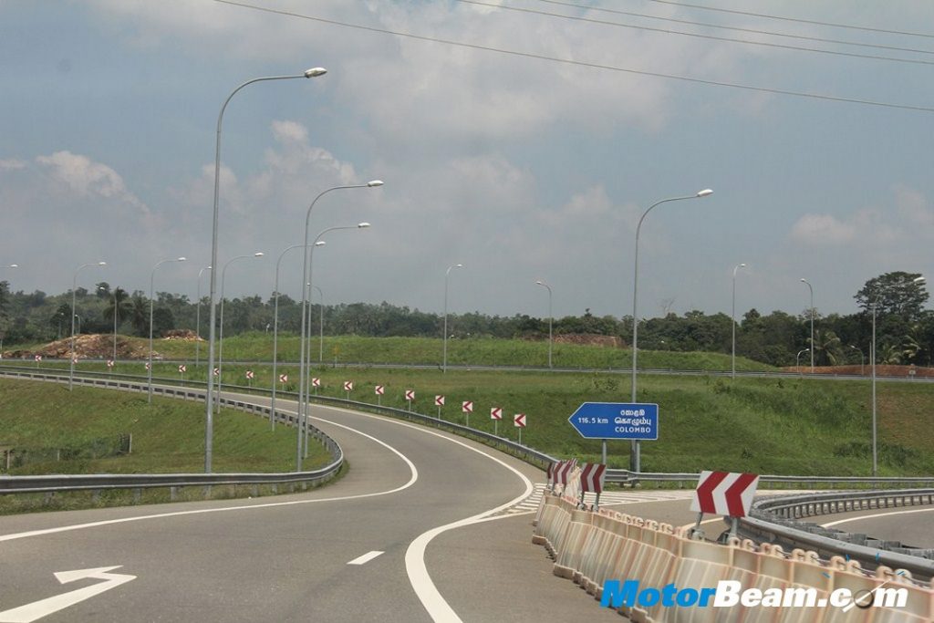 Sri-Lanka-Travelogue-Colombo-Roads Clean and Green City