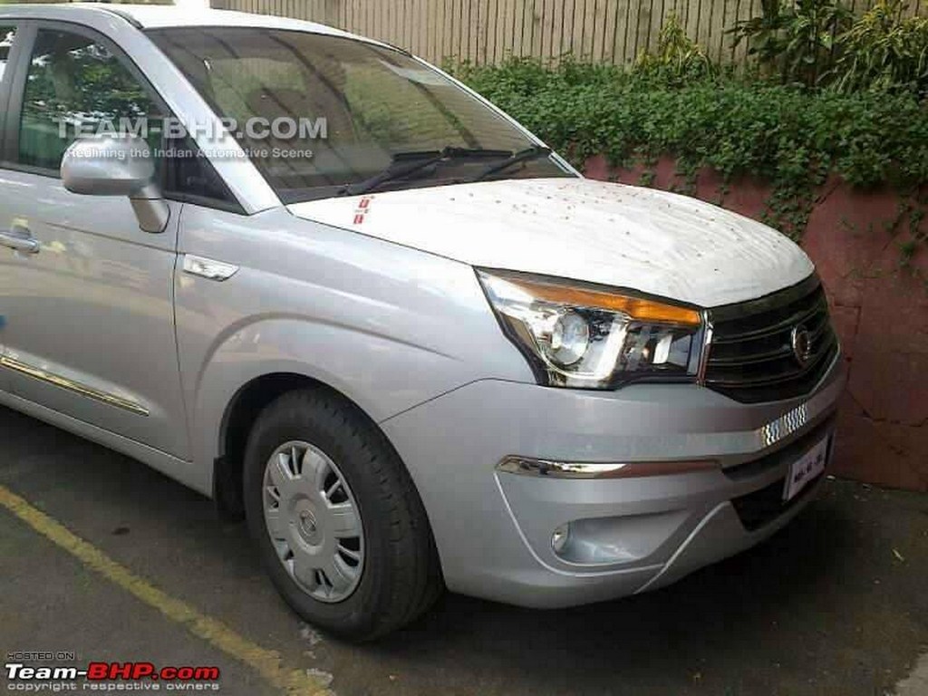 Ssangyong Rodius Front Angle