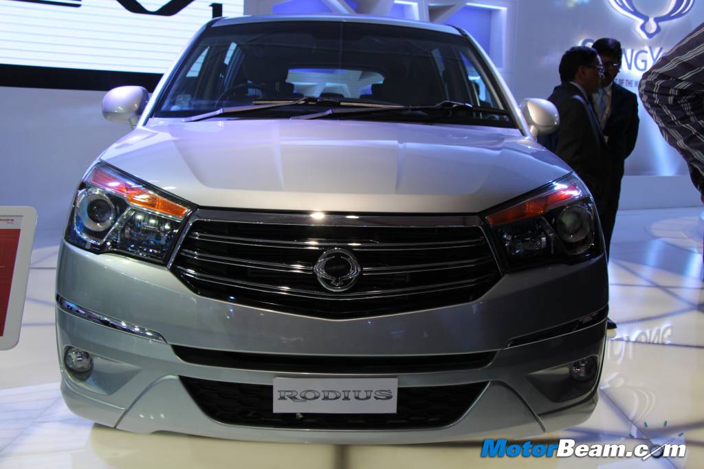 Ssangyong Rodius Front