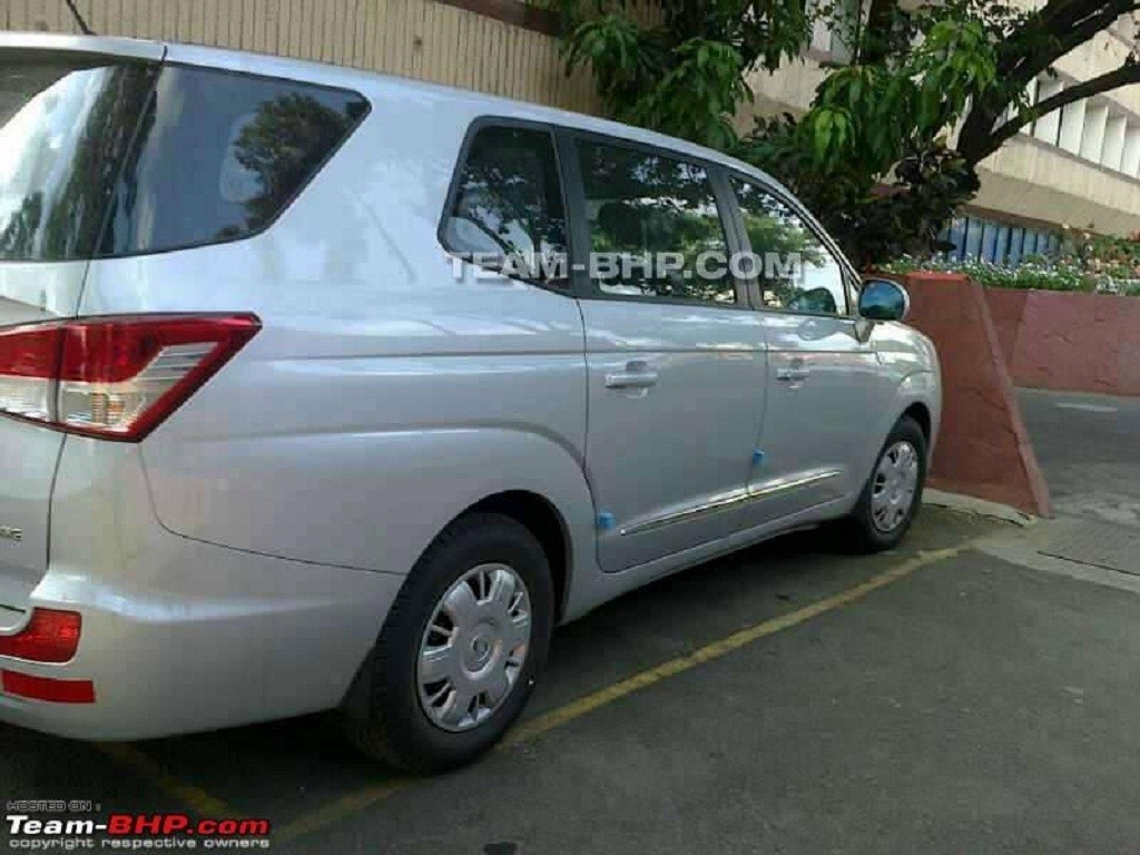 Ssangyong Rodius Rear Angle