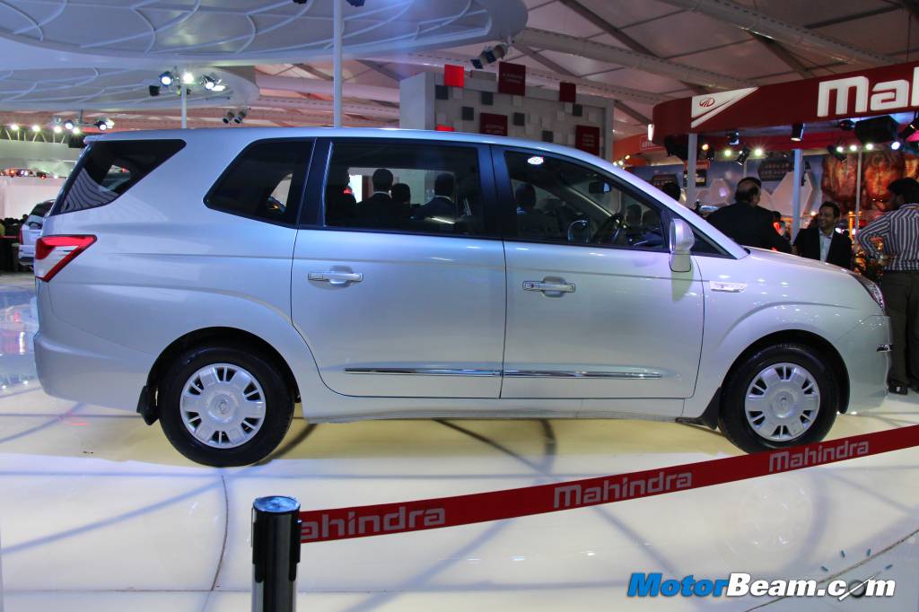 Ssangyong Rodius Side