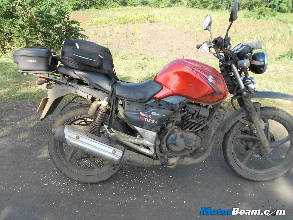Susuki GS 150R Travelogue Side