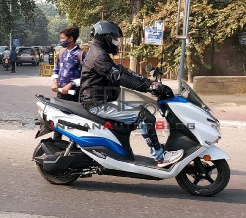 Suzuki Burgman Street Electric Side