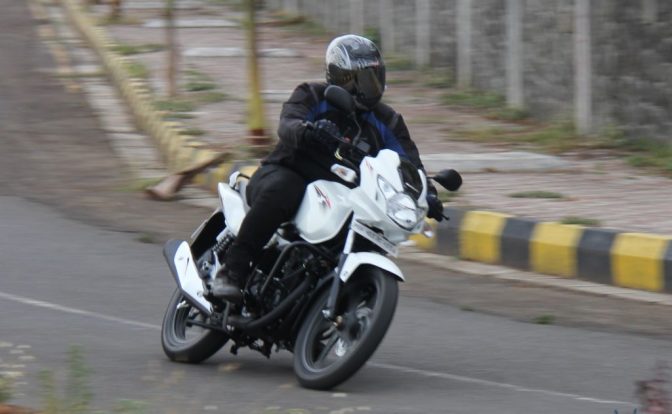 Suzuki GS150R Road Test