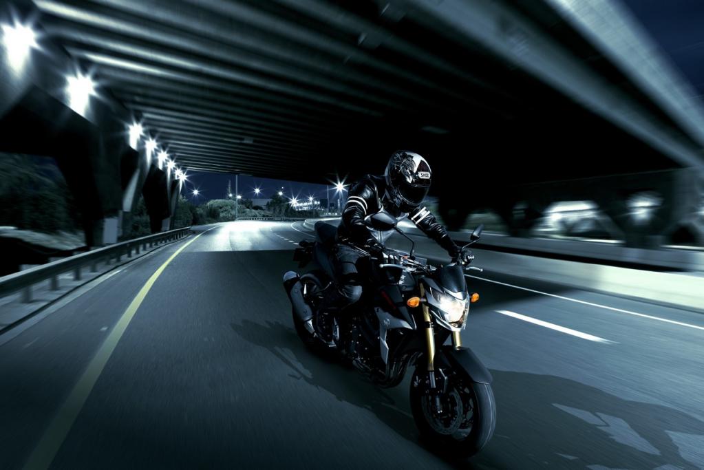 Suzuki-GSR-750-India-Handling