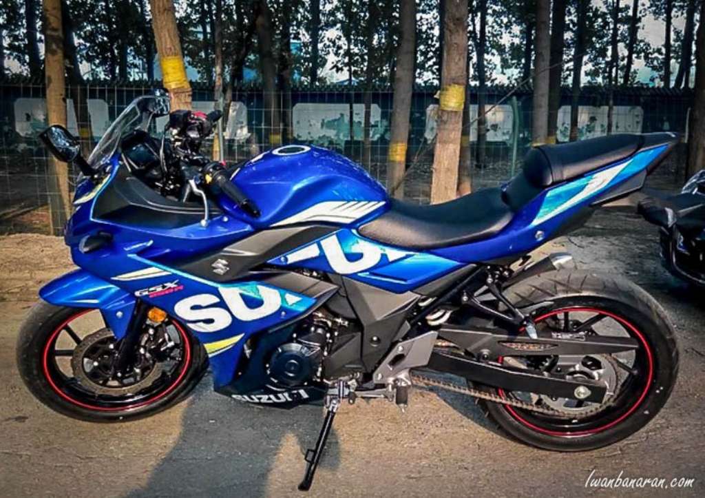 Suzuki GSX-250R Side