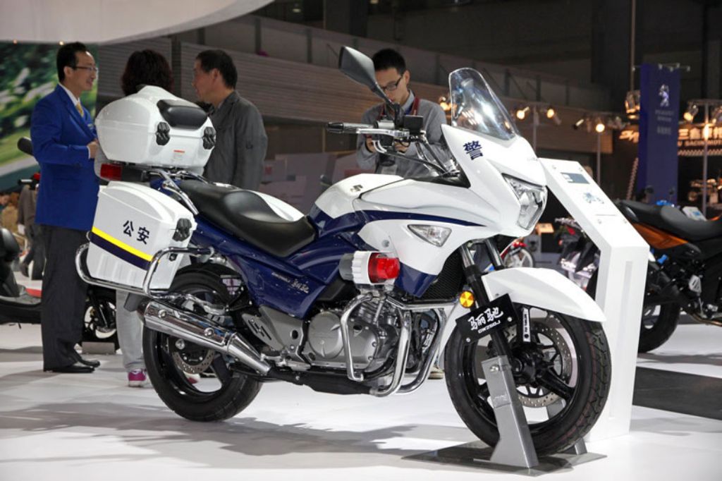 Suzuki GW250S Police