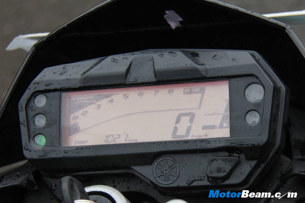 Suzuki Gixxer vs Yamaha FZ