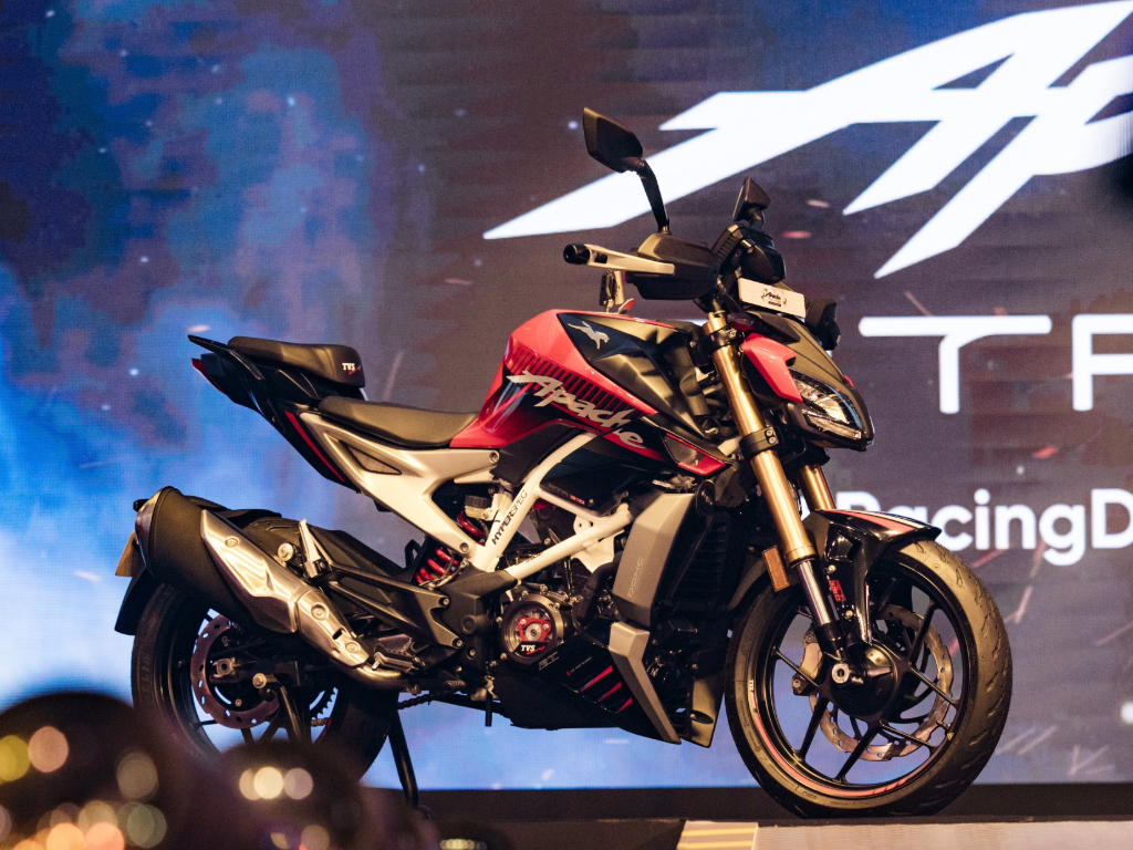 TVS Apache RTR 310 red front