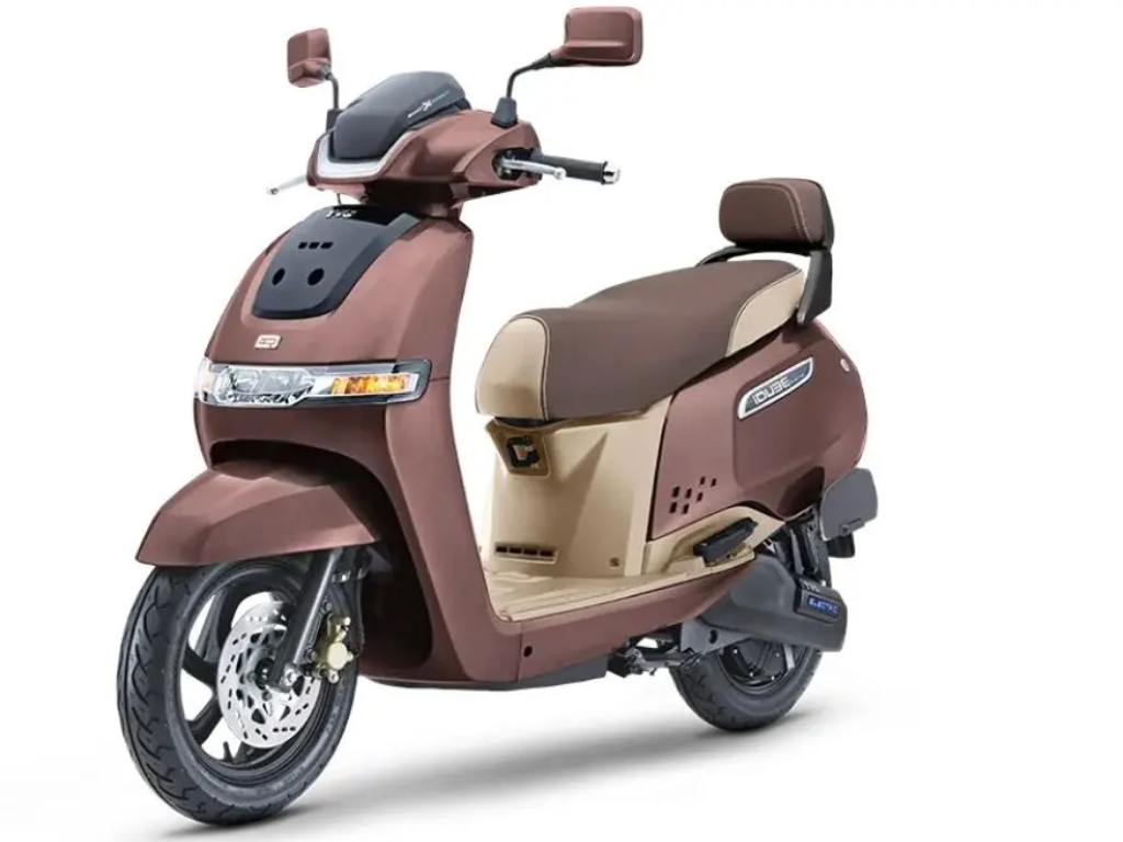 TVS iQube 3.1 kWh front