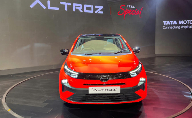 Tata Altroz facelift front