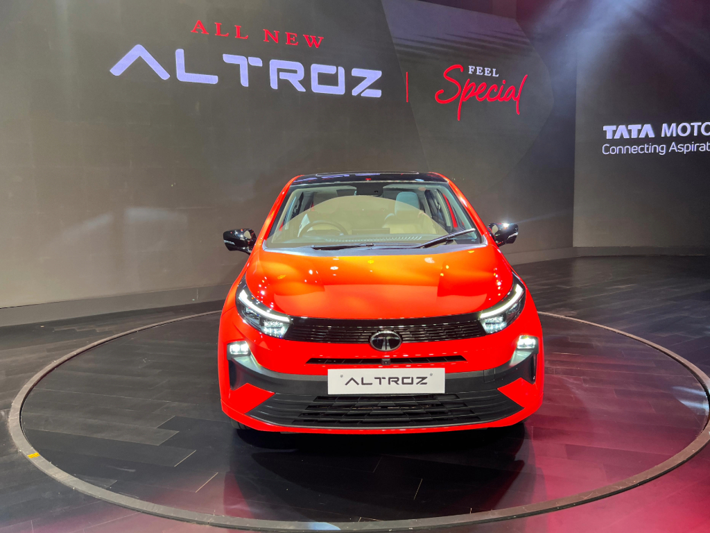 Tata Altroz facelift front