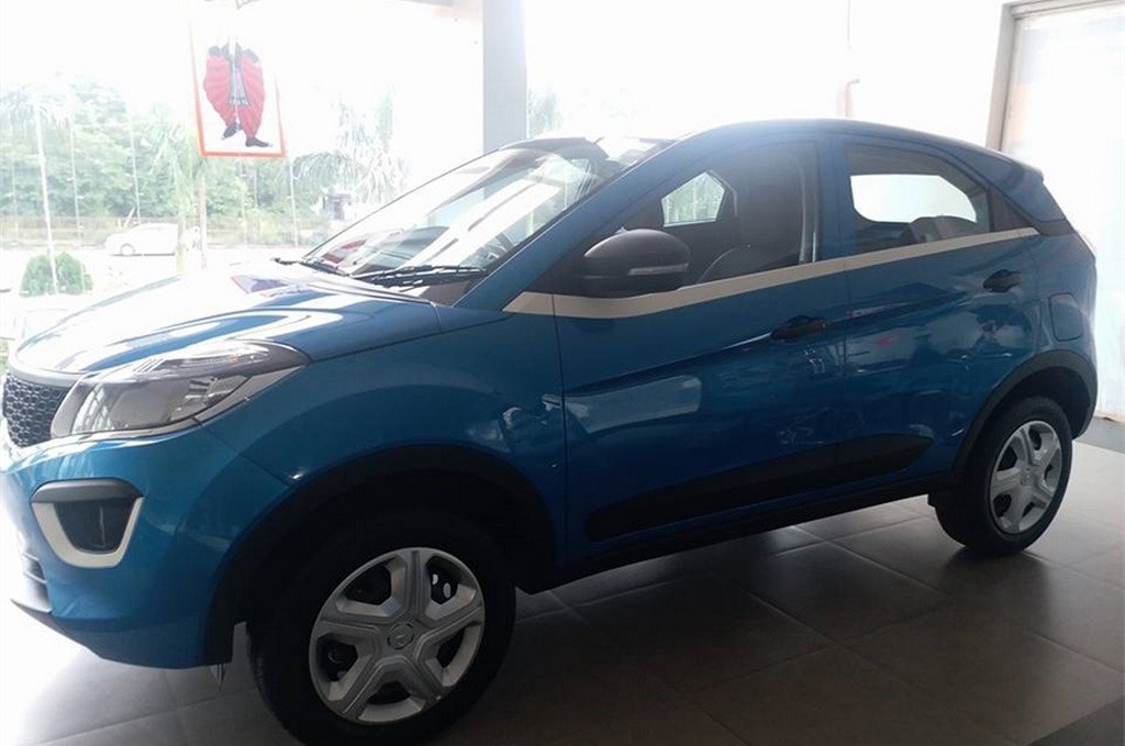 Tata Nexon XE Side Profile