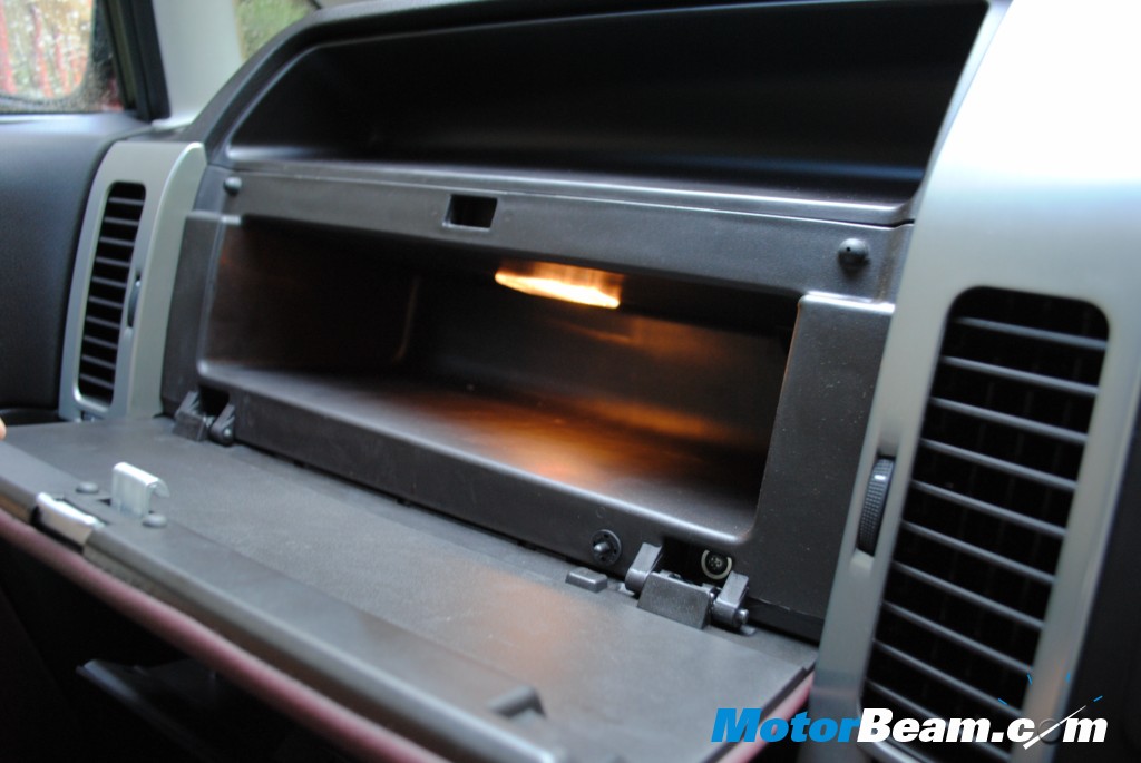 Tata_Aria_Glovebox