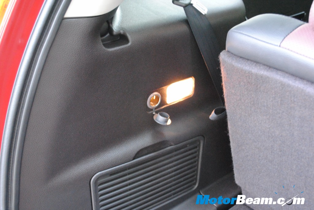Tata_Aria_Rear_Charging_Point