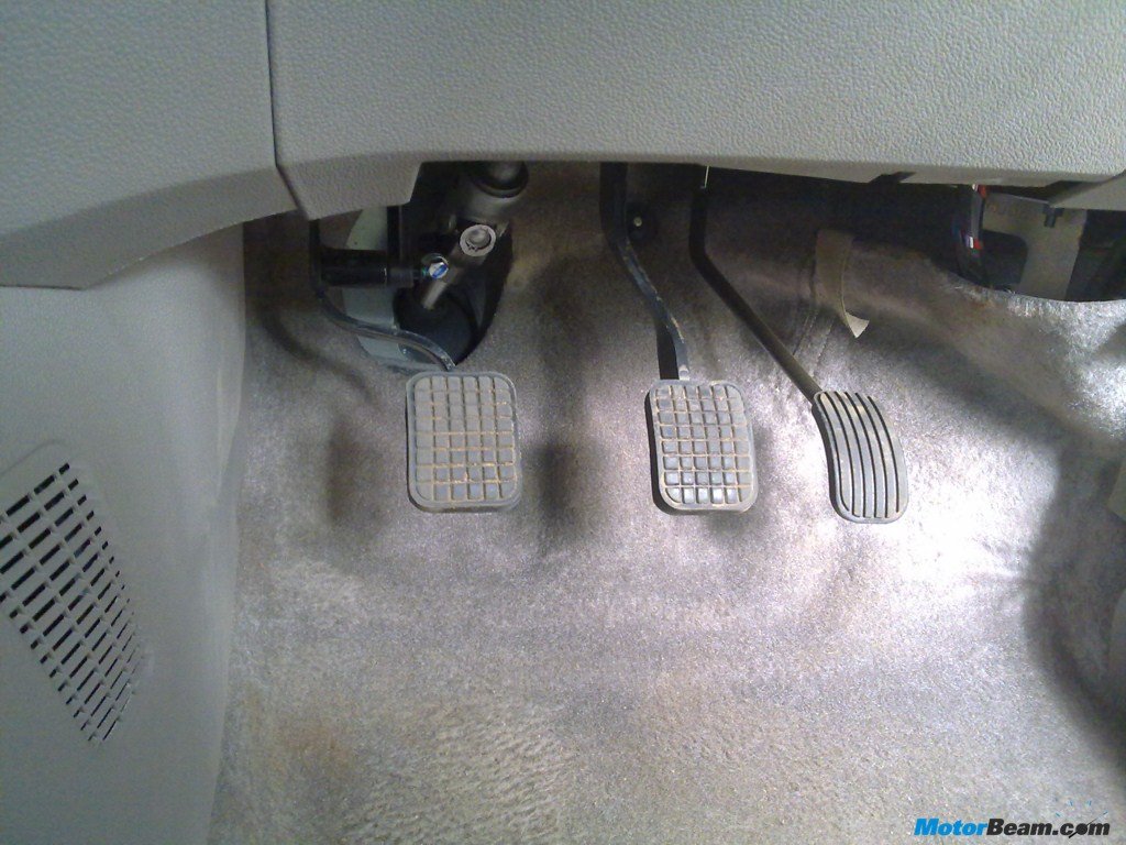 Tata_Indigo_Manza_Pedals