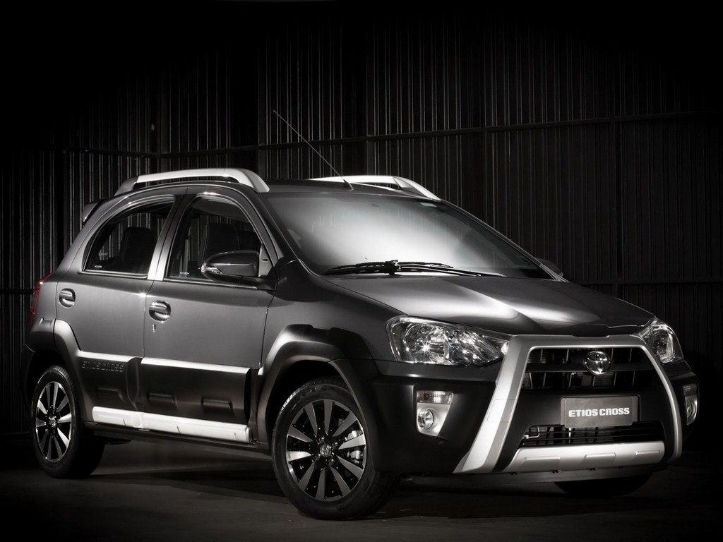 Toyota-Etios-Cross-Black