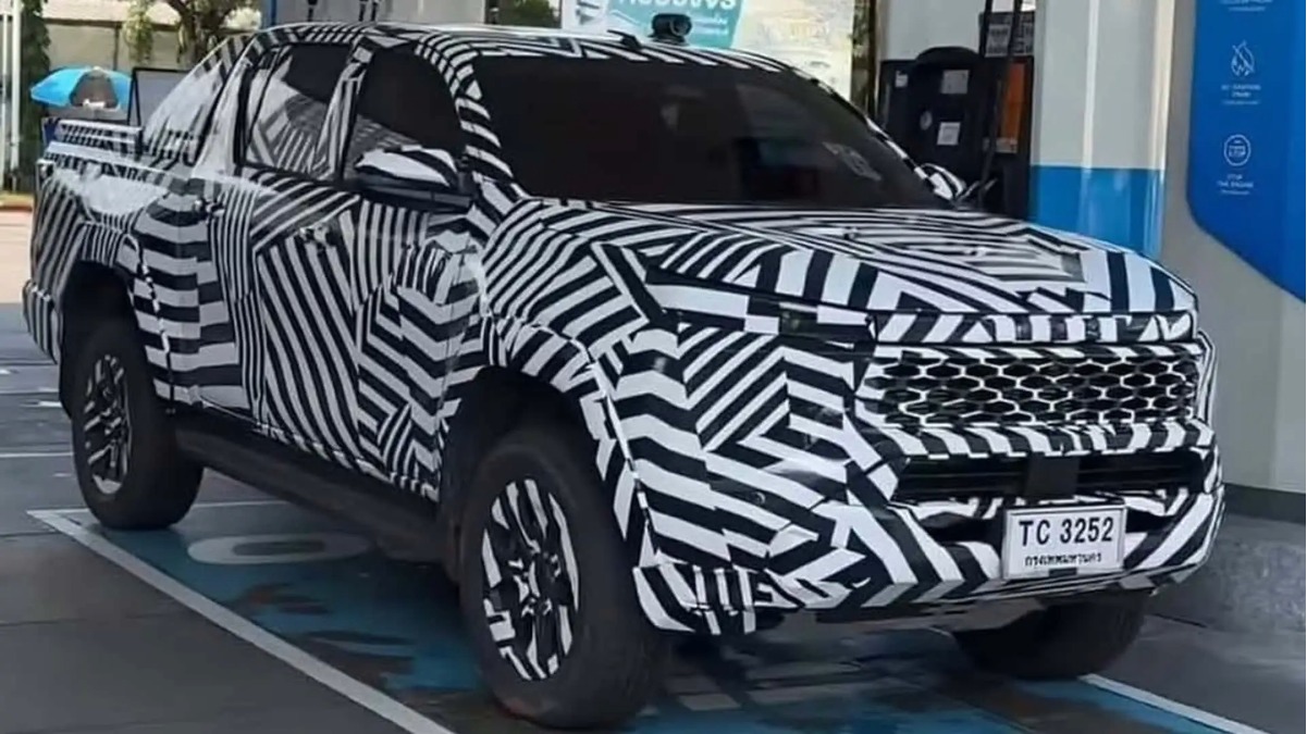 Toyota Hilux front