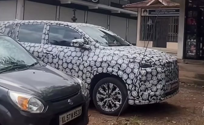 Toyota Innova HyCross Facelift Prototype