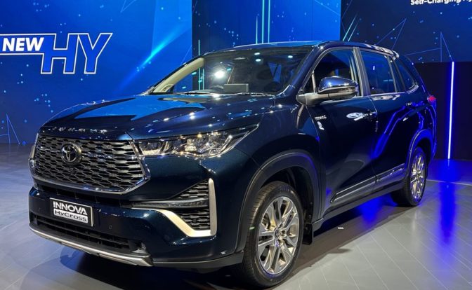Toyota Innova HyCross Features