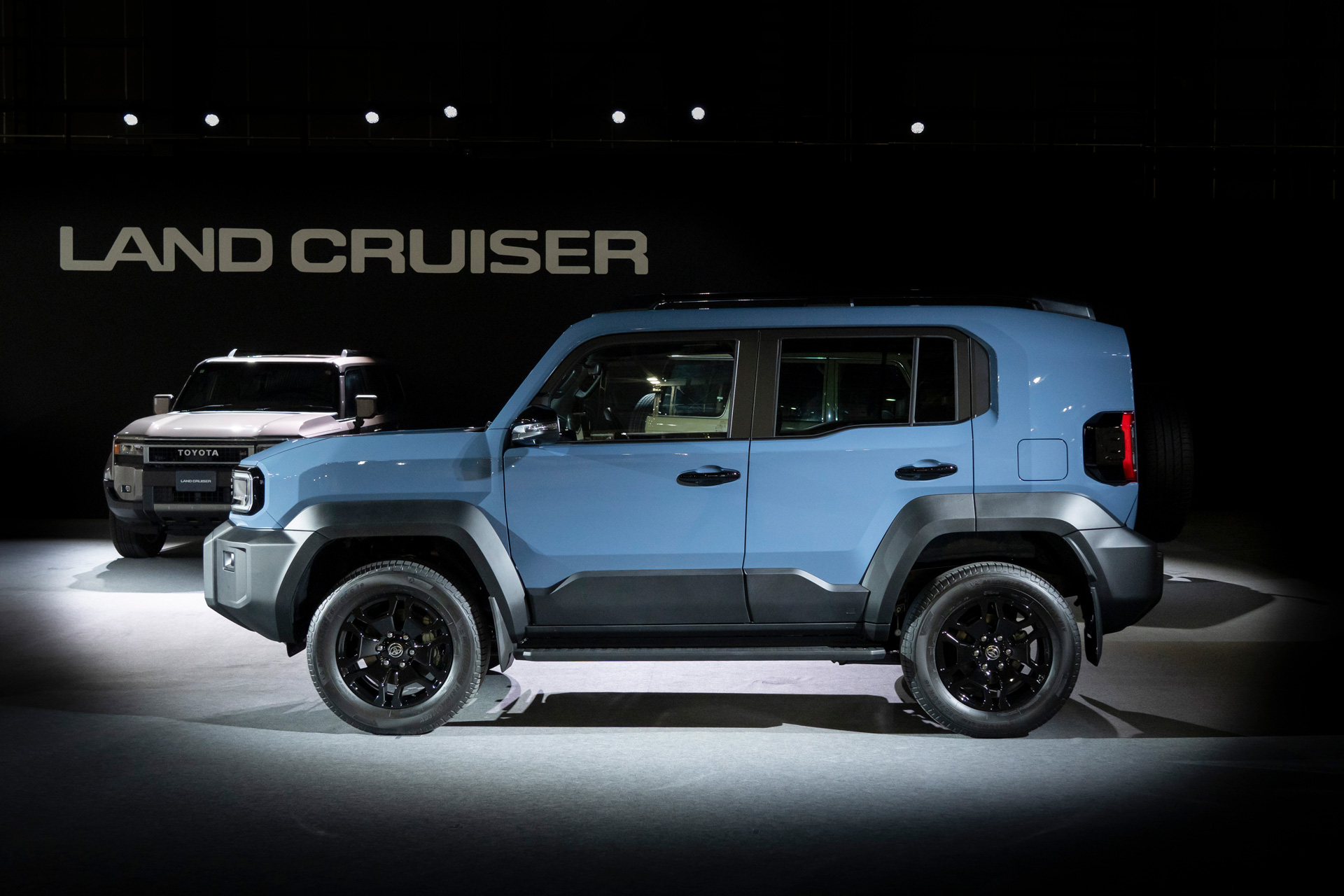 Toyota Land Cruiser FJ 3