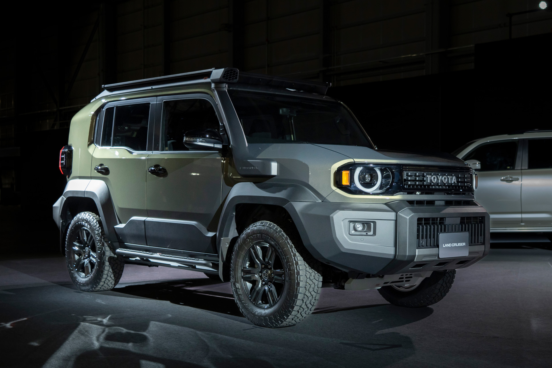 Toyota Land Cruiser FJ 4