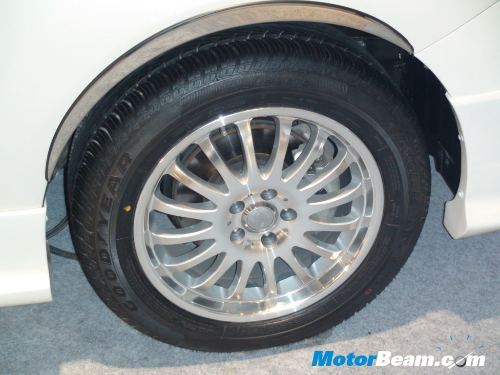 Toyota_Corolla_Altis_Sports_Wheels