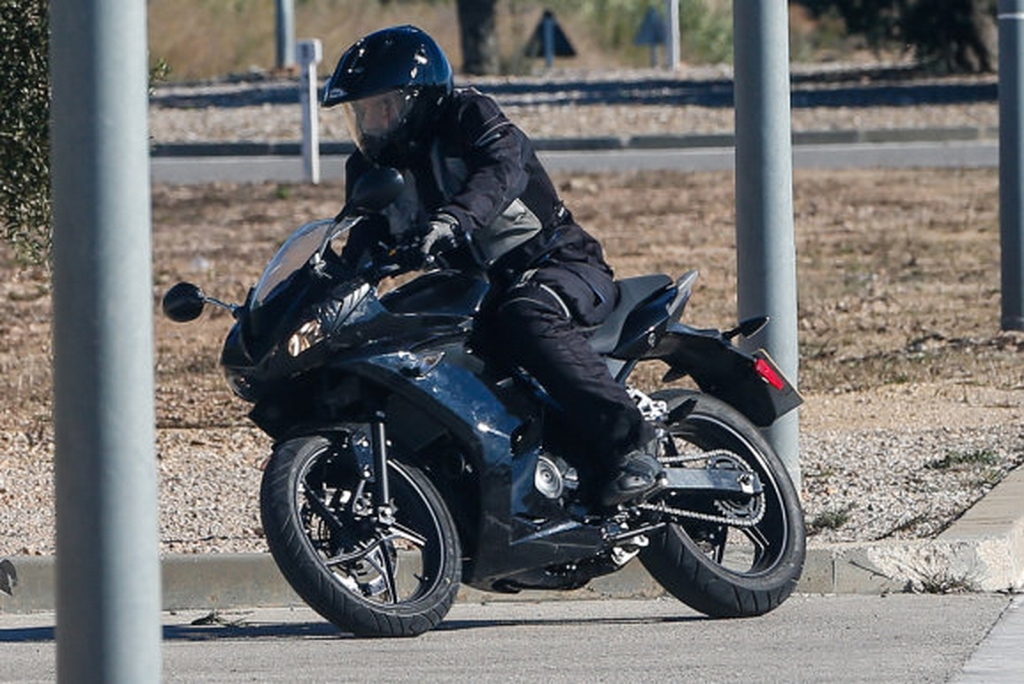 Triumph Daytona250 Spied2