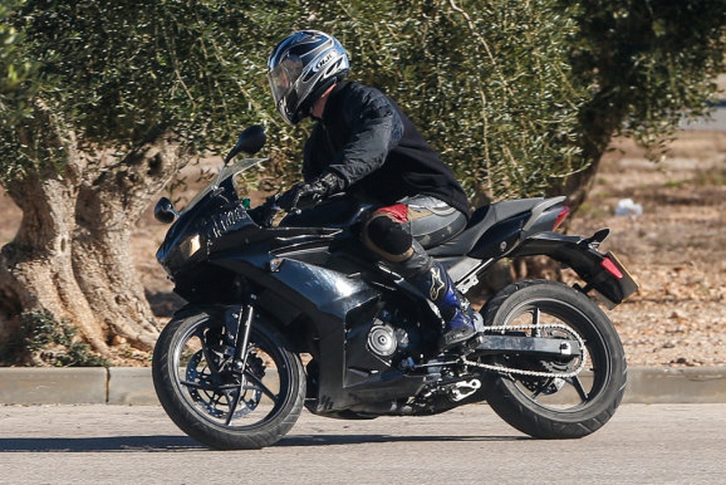 Triumph Daytona250 Spied3