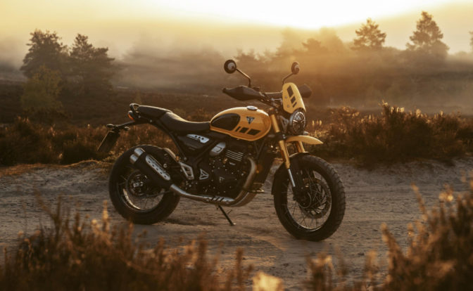 Triumph Scrambler 400 XC Yellow Front