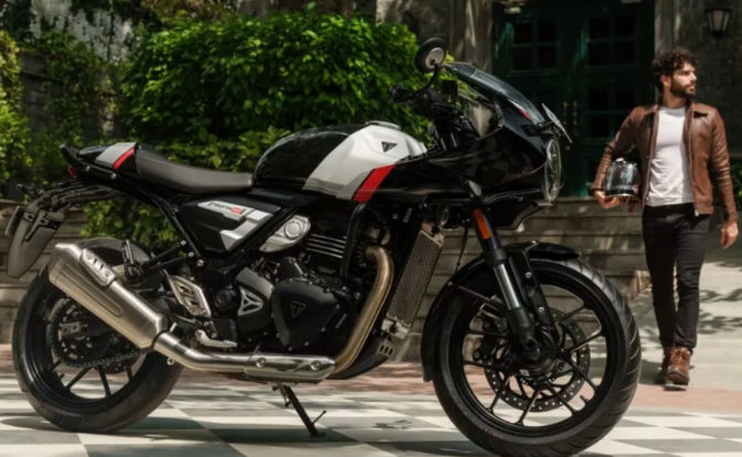 Triumph Thruxton 400 front