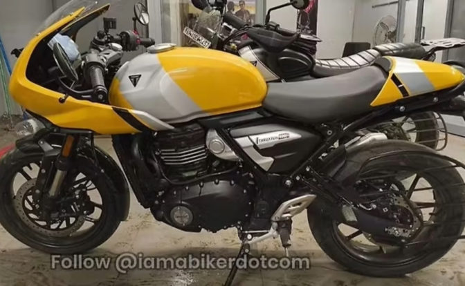Triumph Thruxton 400 side