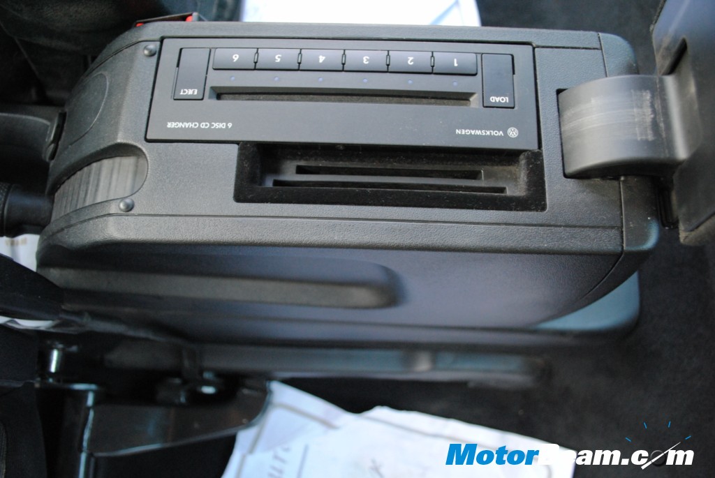 VW_Beetle_CD_Changer 6 CD Changer