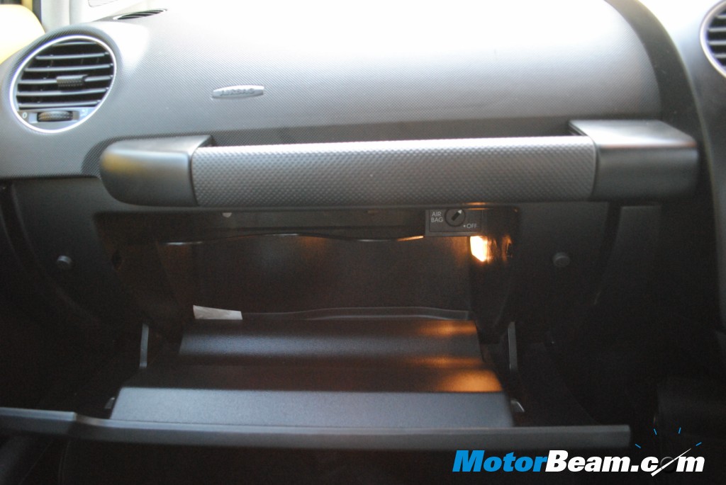 VW_Beetle_Glovebox Lit Glovebox