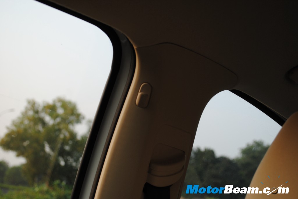 VW_Vento_AT_Hooks