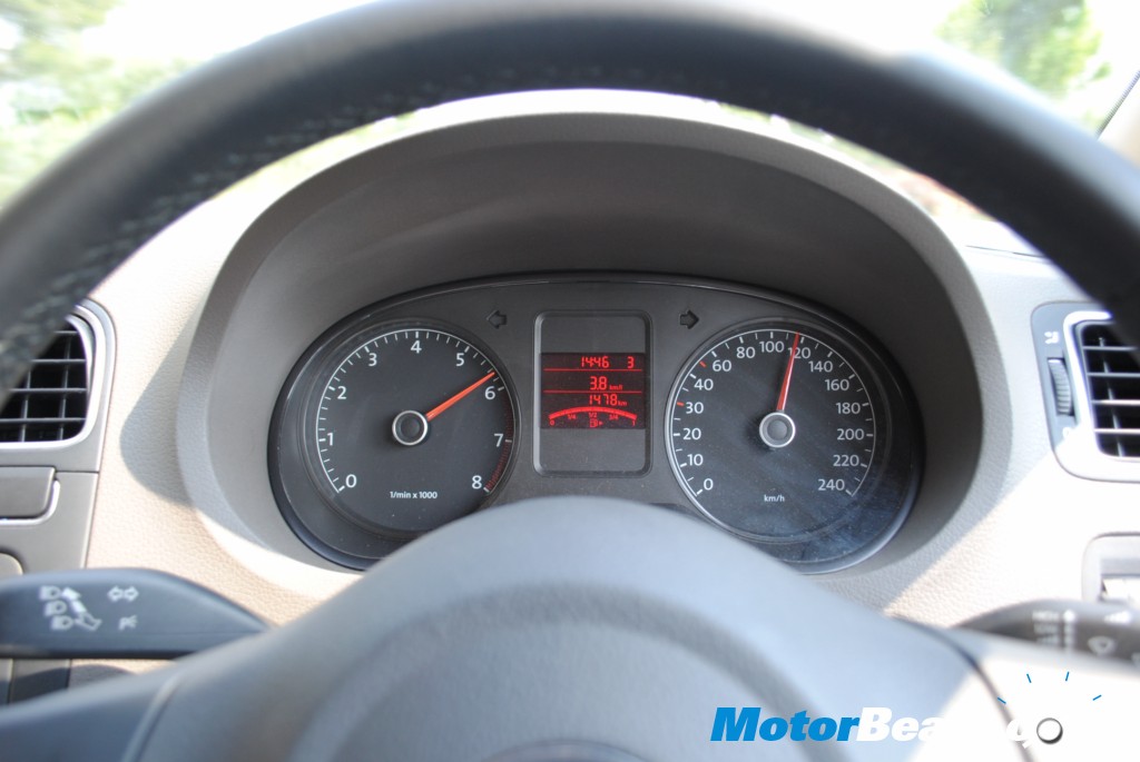 VW_Vento_AT_Speed
