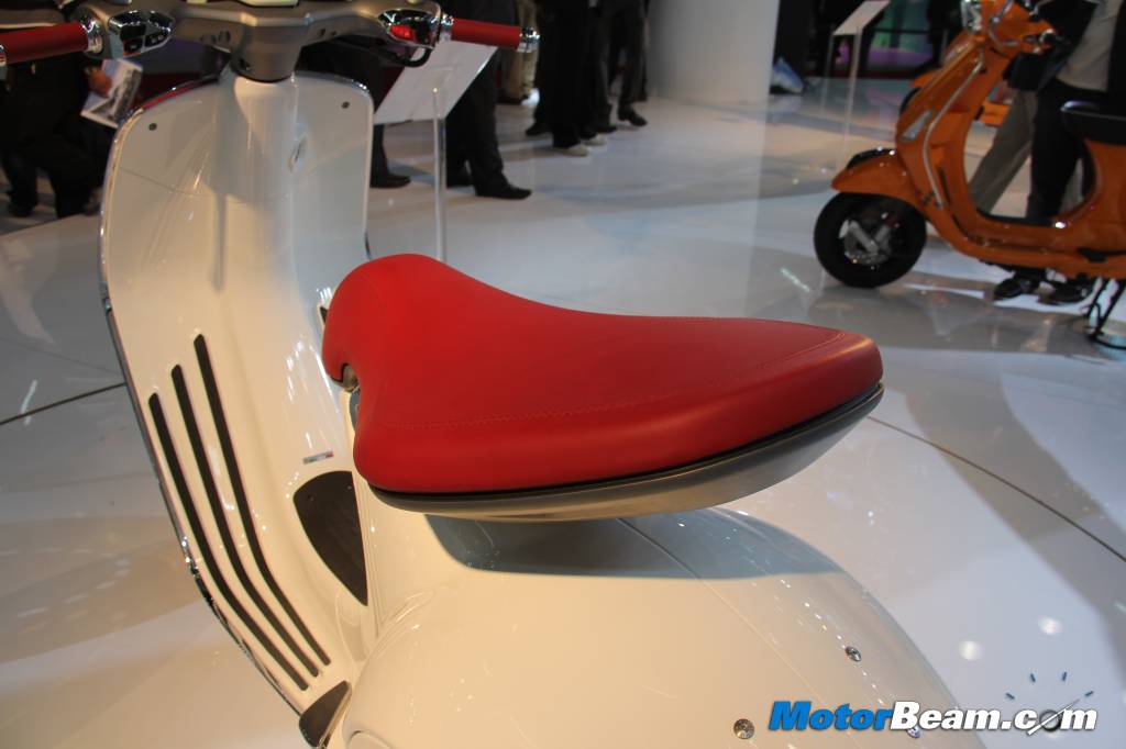 Vespa 946 Floating Seat