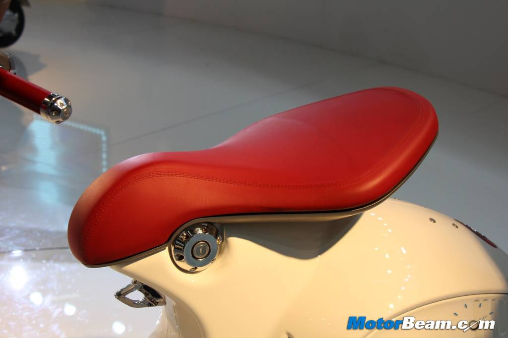 Vespa 946 Leather Seat