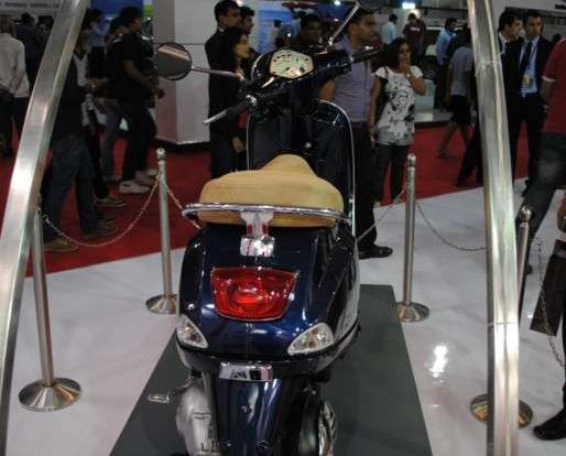 Vespa_LX_125_Rear