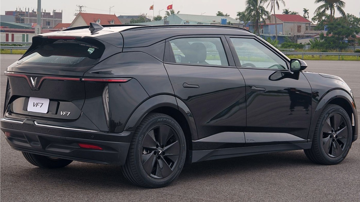 VinFast VF 7 rear
