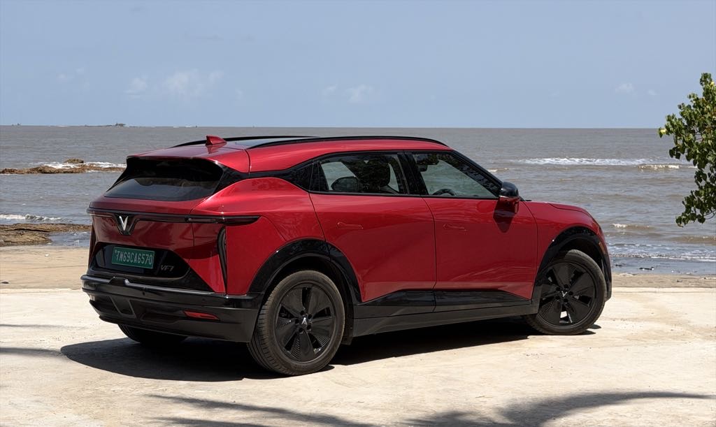 VinFast VF7 Rear Profile