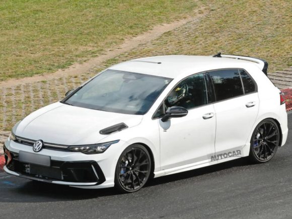 Volkswagen Golf R 5-cylinder track