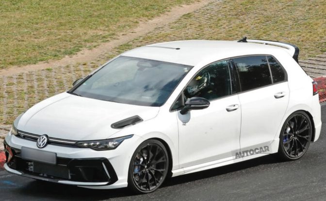Volkswagen Golf R 5-cylinder track