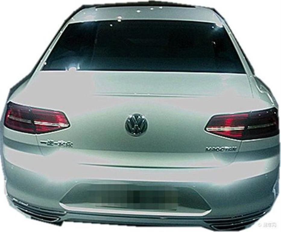 Volkswagen Passat Facelift Spy Rear