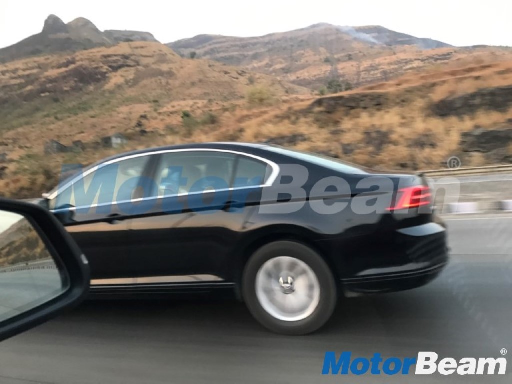 Volkswagen Passat Side