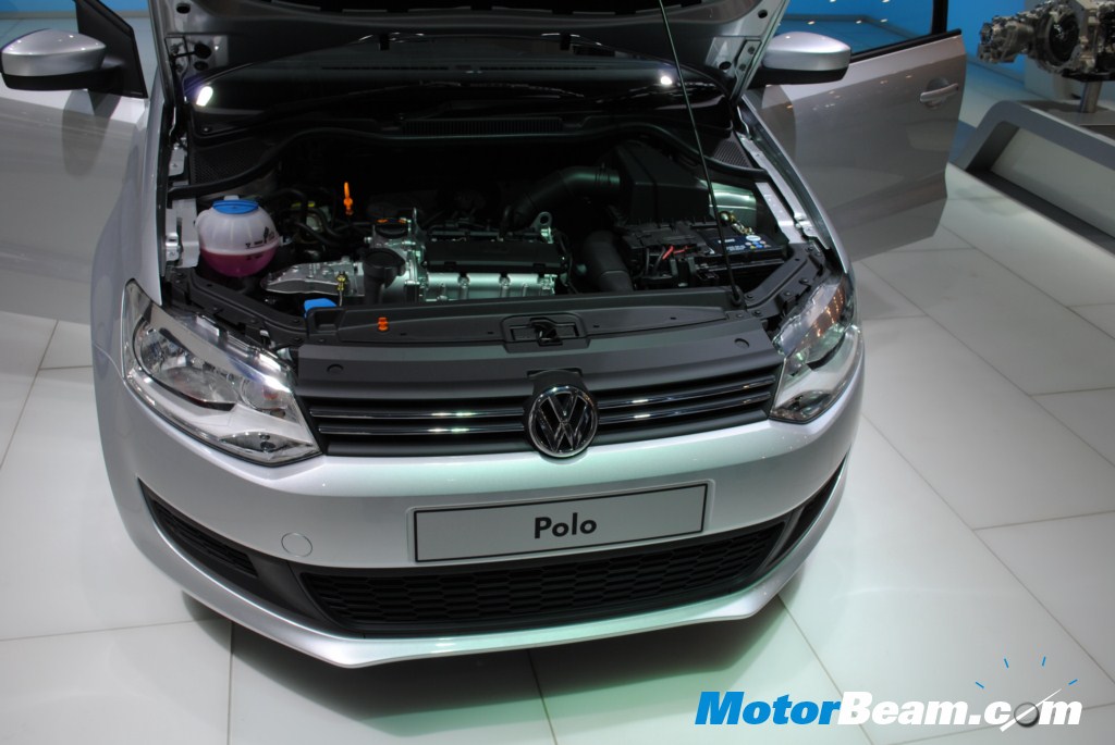 Volkswagen_Polo_Comfortline_Front
