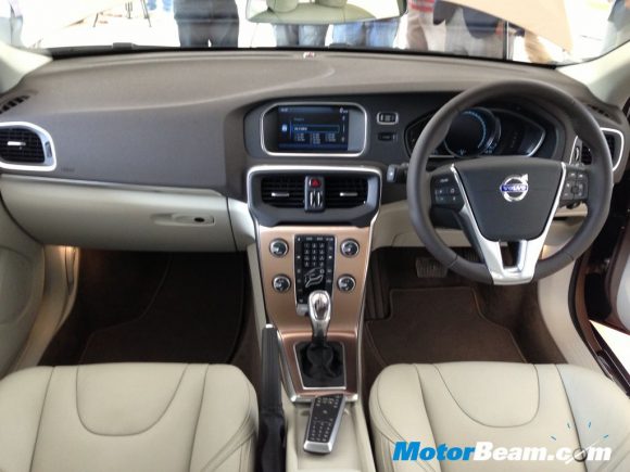 Volvo V40 Cross Country Details