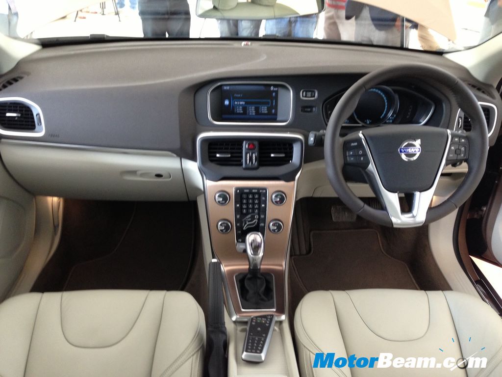Volvo V40 Cross Country Details